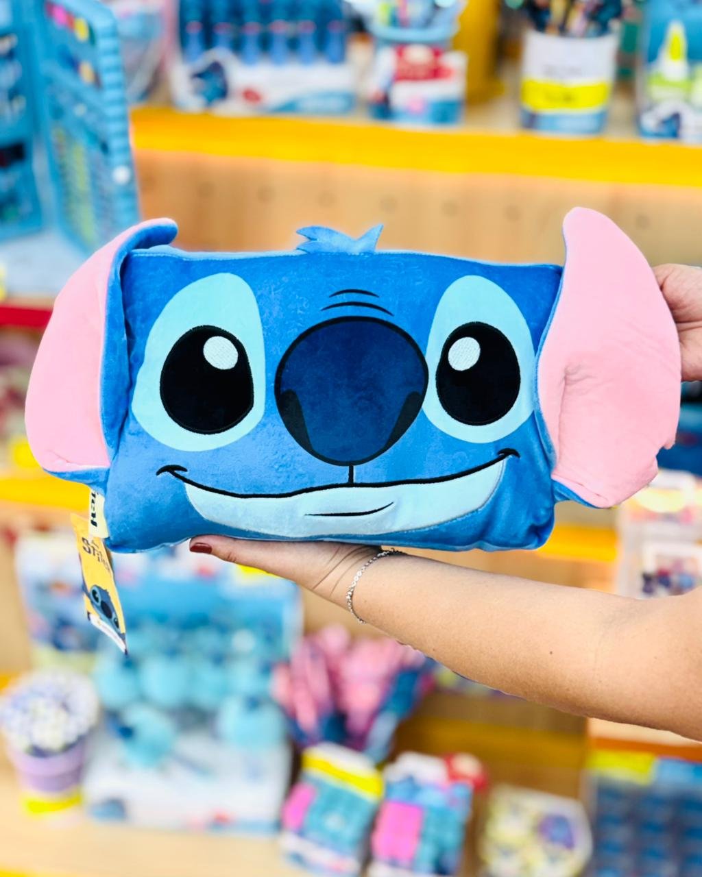 ALMOFADA FORMATO HUGGY STITCH