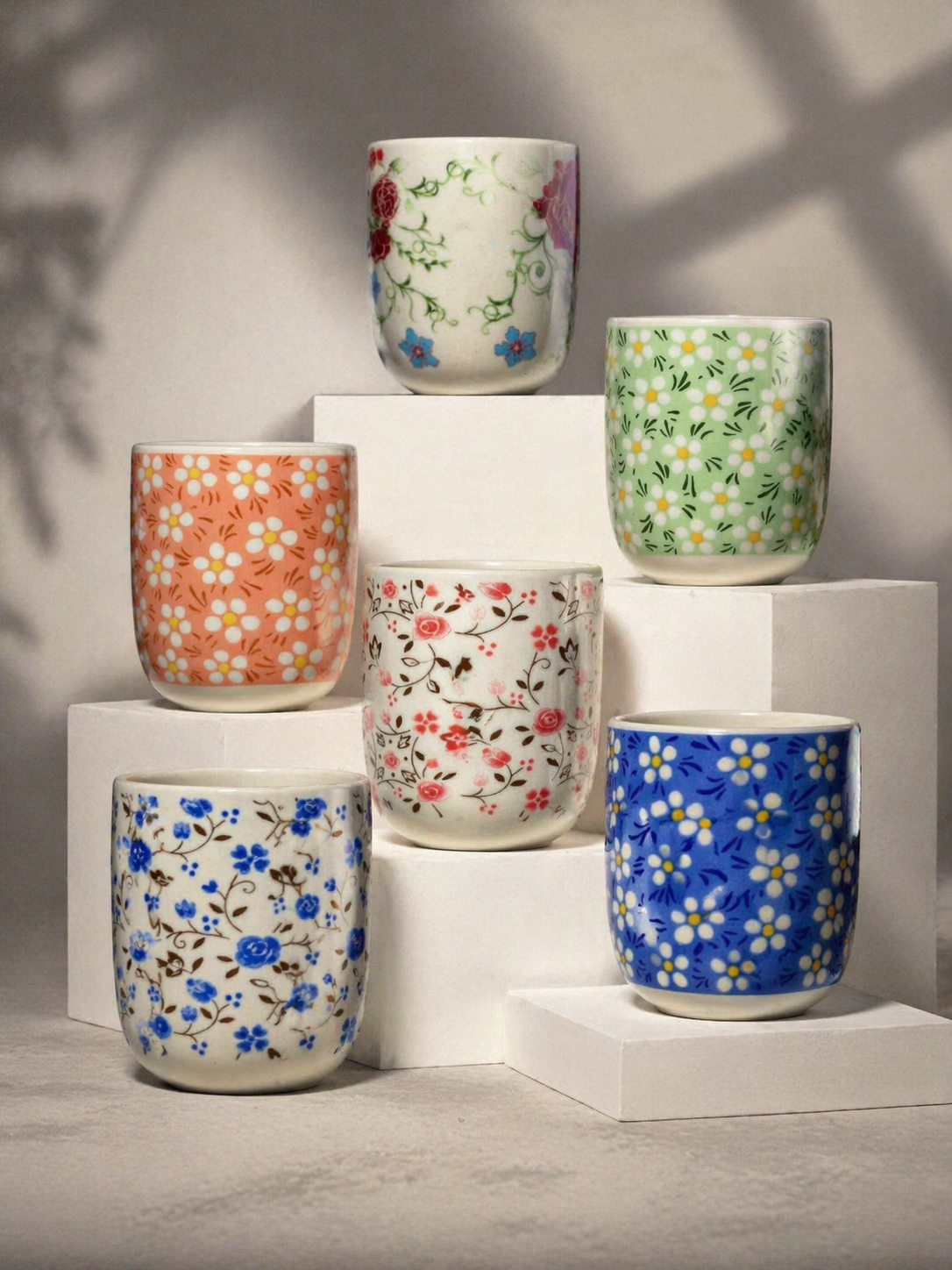 CANECA CERÂMICA S/ ALÇA FLORAL